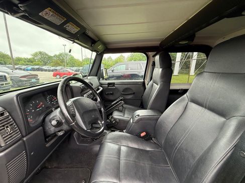 Used 2004 Jeep Wrangler Rubicon w/ Dual Top Group AWD/4WD image 10