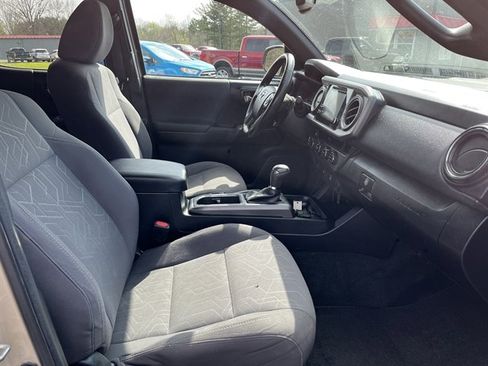 Used 2017 Toyota Tacoma TRD Sport w/ Tow Package image 33