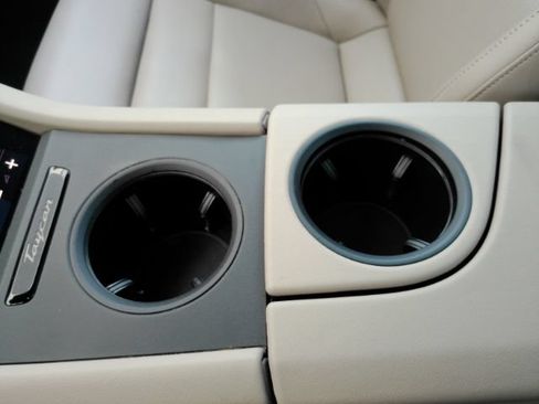 Used 2022 Porsche Taycan RWD image 46