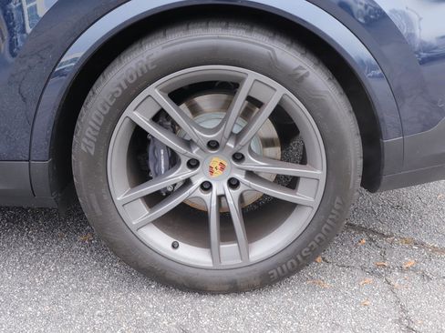 Used 2024 Porsche Cayenne Coupe image 30