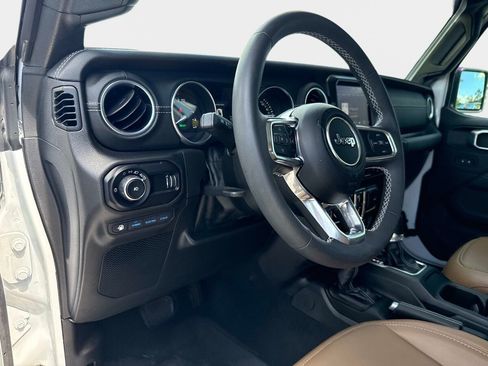 Used 2023 Jeep Wrangler Unlimited Sahara AWD/4WD image 18