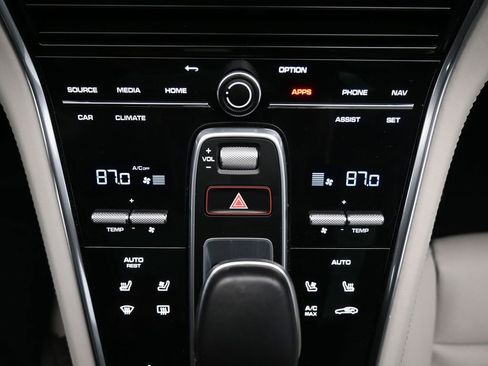 Used 2021 Porsche Panamera GTS w/ Premium Package image 17