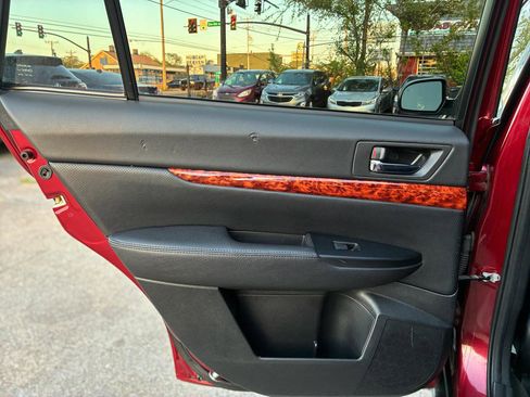 Used 2012 Subaru Outback 2.5i Limited w/ Moonroof Pkg image 16