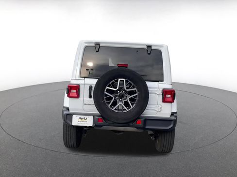 Used 2025 Jeep Wrangler Sahara image 12