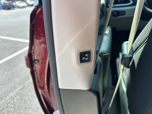 Used 2023 Chrysler Voyager LX FWD image 27