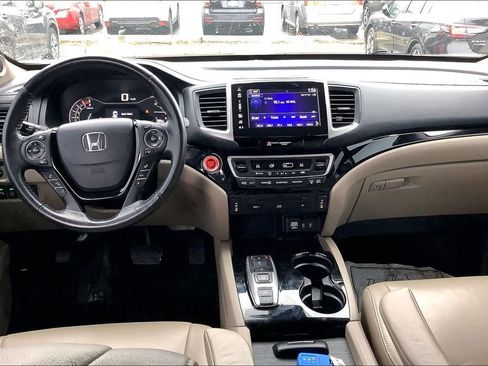 Used 2017 Honda Pilot Touring image 18