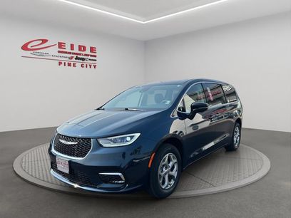 Used 2024 Chrysler Pacifica Limited