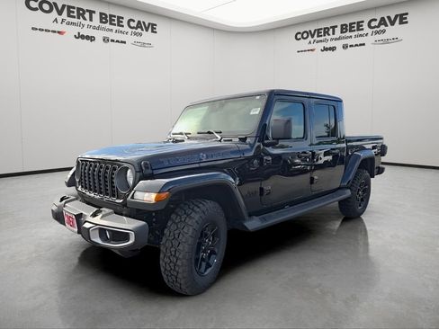 New 2025 Jeep Gladiator Sport image 5