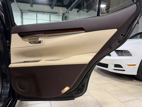 Used 2016 Lexus ES 350 w/ Luxury Package w/Wood Trim FWD image 31