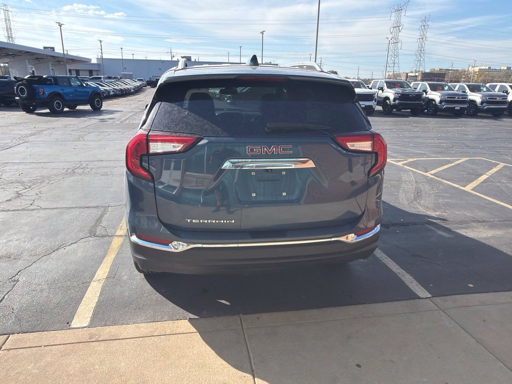 Used 2024 GMC Terrain SLT FWD image 4