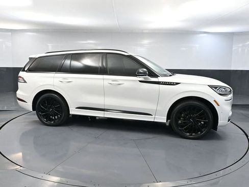 Used 2023 Lincoln Aviator Reserve w/ Equipment Group 201A image 3