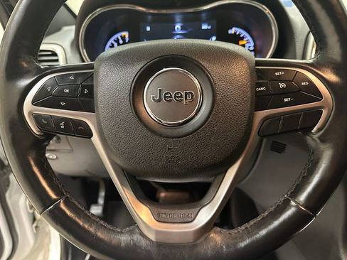 Used 2018 Jeep Grand Cherokee Altitude image 10