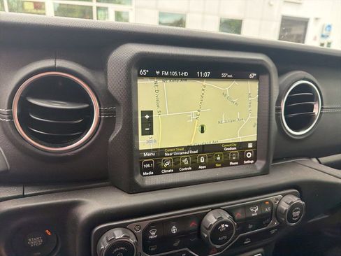 Used 2023 Jeep Wrangler Unlimited Sahara w/ Cold Weather Group AWD/4WD image 8
