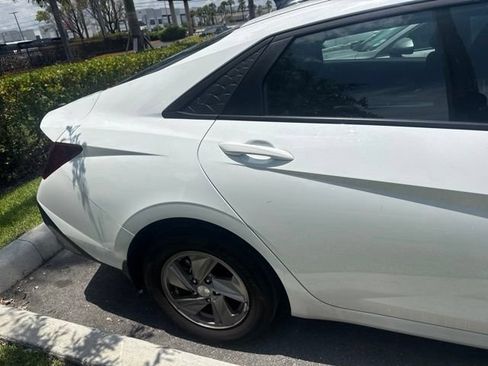 Certified 2025 Hyundai Elantra SE FWD image 5