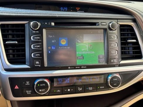 Used 2017 Toyota Highlander Limited Platinum AWD/4WD image 18