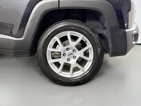 Used 2023 Jeep Renegade Latitude AWD/4WD image 30