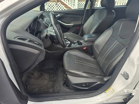 Used 2014 Ford Focus SE w/ Equipment Group 201A FWD image 18