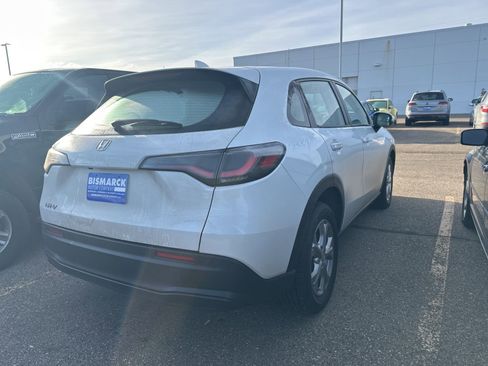 Used 2023 Honda HR-V LX image 3