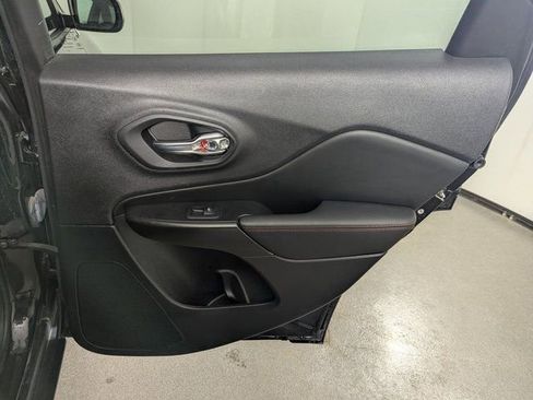 Used 2022 Jeep Cherokee Trailhawk image 19