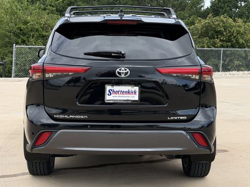 Used 2023 Toyota Highlander Limited FWD image 5