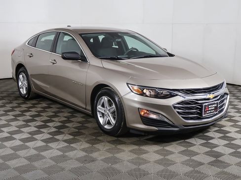 Used 2023 Chevrolet Malibu LS image 2