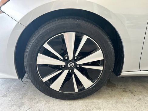 Used 2020 Nissan Altima 2.5 SL FWD image 17