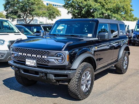 New 2025 Ford Bronco Badlands image 3