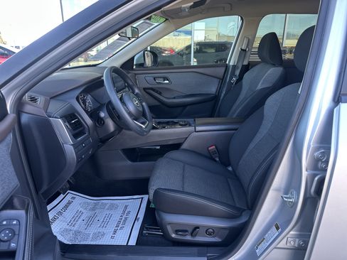 Used 2023 Nissan Rogue SV image 14