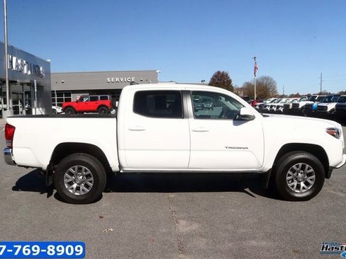 Used 2017 Toyota Tacoma SR5 image 4