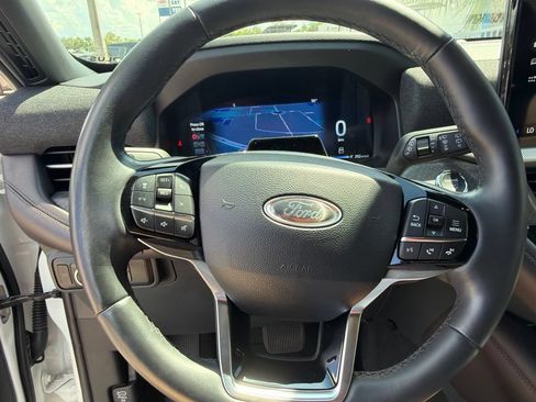 Used 2025 Ford Explorer Platinum RWD image 24