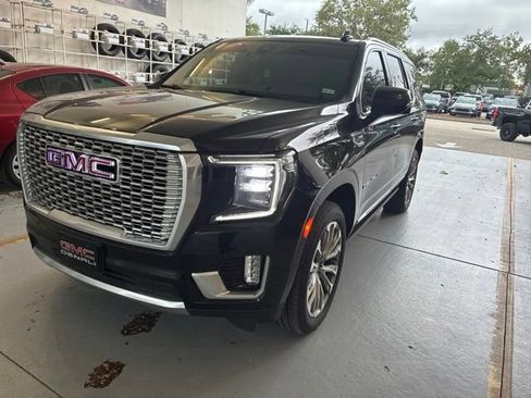 Used 2021 GMC Yukon Denali w/ LPO, Illumination Package AWD/4WD image 3
