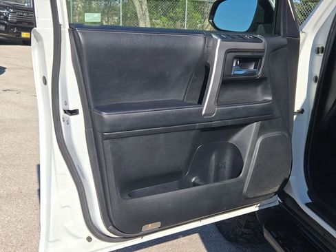 Used 2021 Toyota 4Runner SR5 Premium image 11