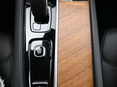 Used 2025 Volvo XC90 B6 Plus image 11