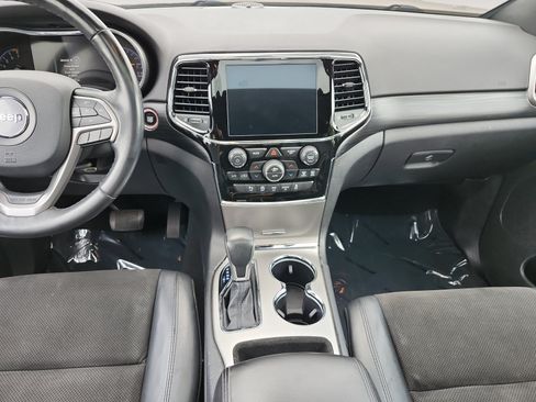 Used 2019 Jeep Grand Cherokee Altitude AWD/4WD image 12