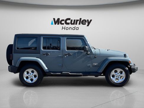 Used 2015 Jeep Wrangler Unlimited Sahara w/ Connectivity Group AWD/4WD image 2