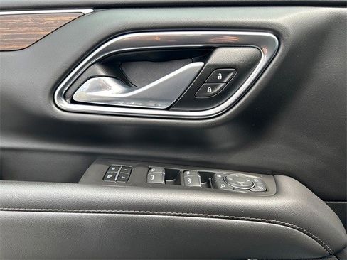 Used 2024 Chevrolet Suburban High Country image 19