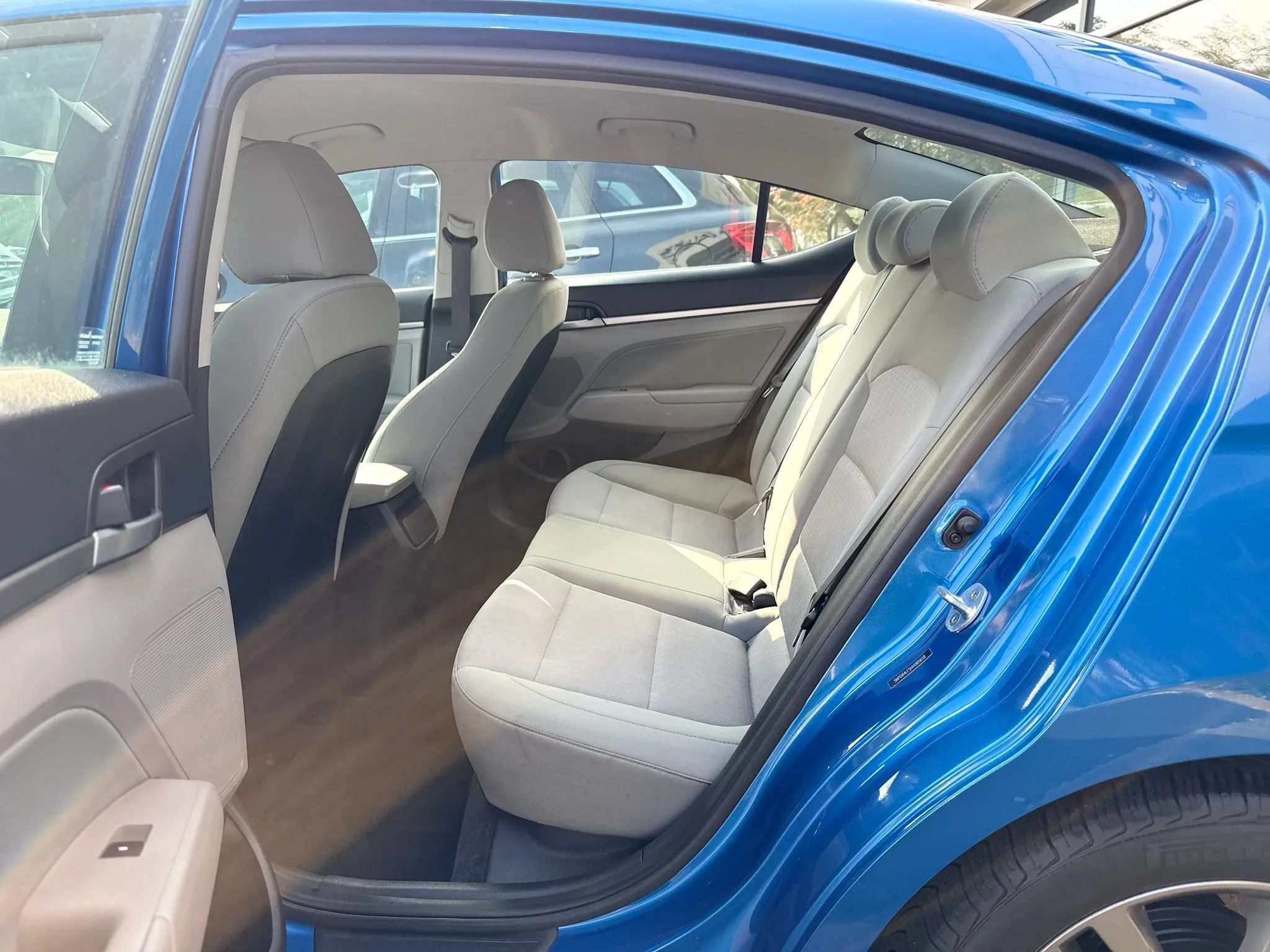 Used 2017 Hyundai Elantra SE FWD image 25