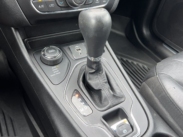 Used 2020 Jeep Cherokee High Altitude AWD/4WD image 30