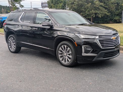 Used 2022 Chevrolet Traverse Premier w/ LPO, Floor Liner Package image 2