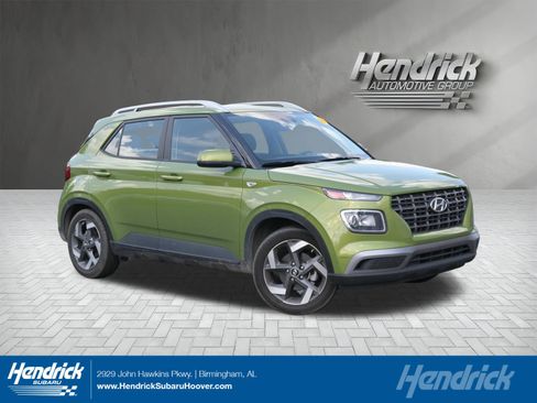 Used 2024 Hyundai Venue SEL FWD image 1