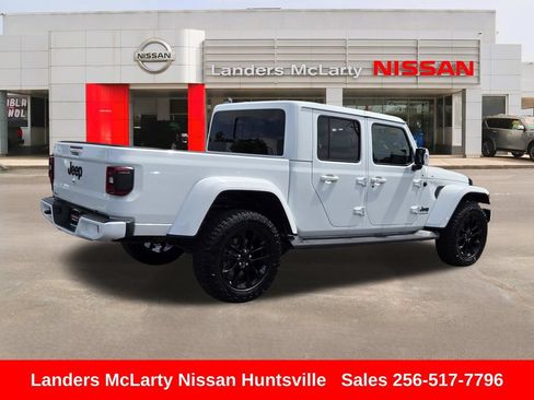 Used 2023 Jeep Gladiator Overland AWD/4WD image 3