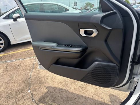 Used 2025 Kia K4 FWD image 18