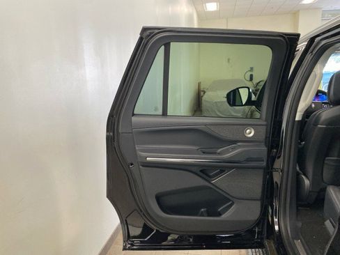 New 2025 Lincoln Navigator L Reserve image 11