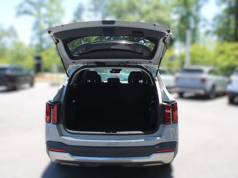 Certified 2024 Kia Sorento S w/ Panoramic Sunroof Package FWD image 9