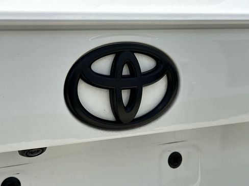Used 2019 Toyota RAV4 XLE FWD image 16