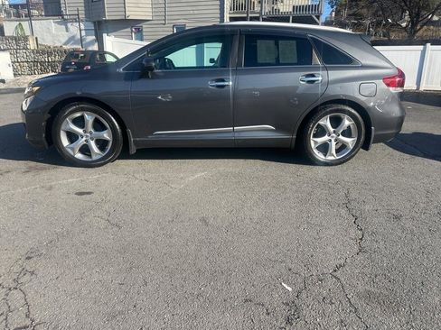 Used 2013 Toyota Venza LE AWD/4WD image 2