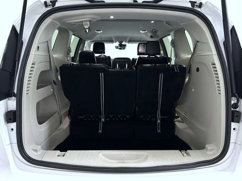 Used 2024 Chrysler Pacifica Touring-L FWD image 21
