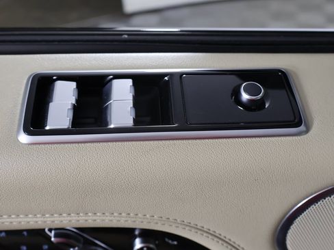 Used 2020 Land Rover Range Rover HSE image 39