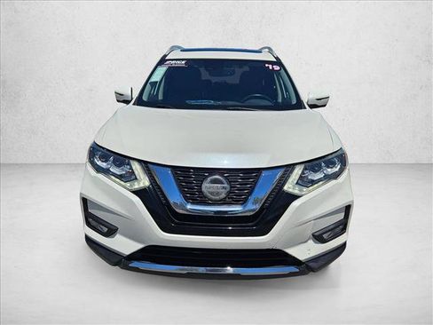 Used 2019 Nissan Rogue SL w/ Premium Package FWD image 2
