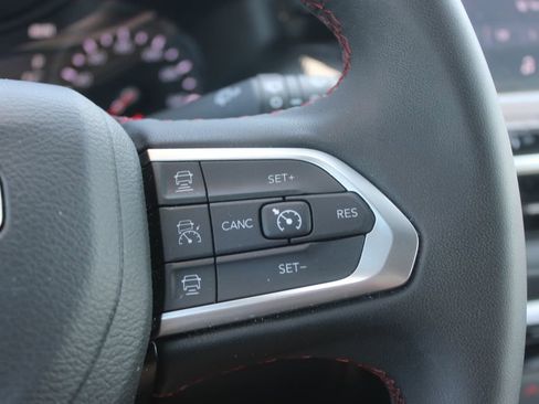 Used 2025 Jeep Compass Trailhawk AWD/4WD image 36